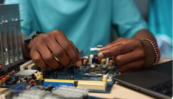 MAINTENANCE ELECTRONIQUE